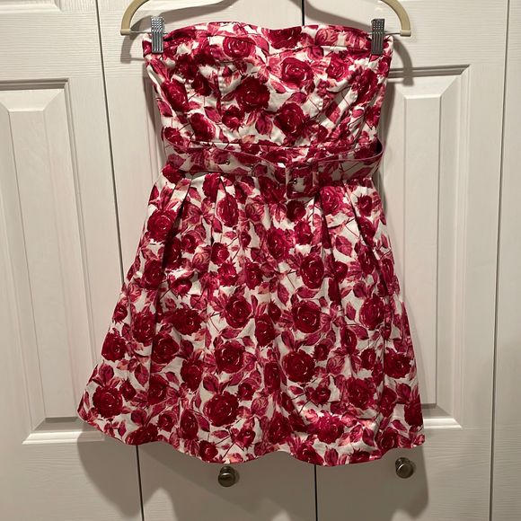 Forever 21 Dresses & Skirts - Forever 21- Pink and White Rose Strapless Dress